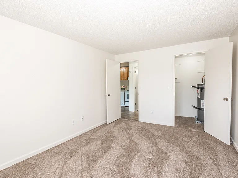 Creekside Commons Apartments — Photo 18