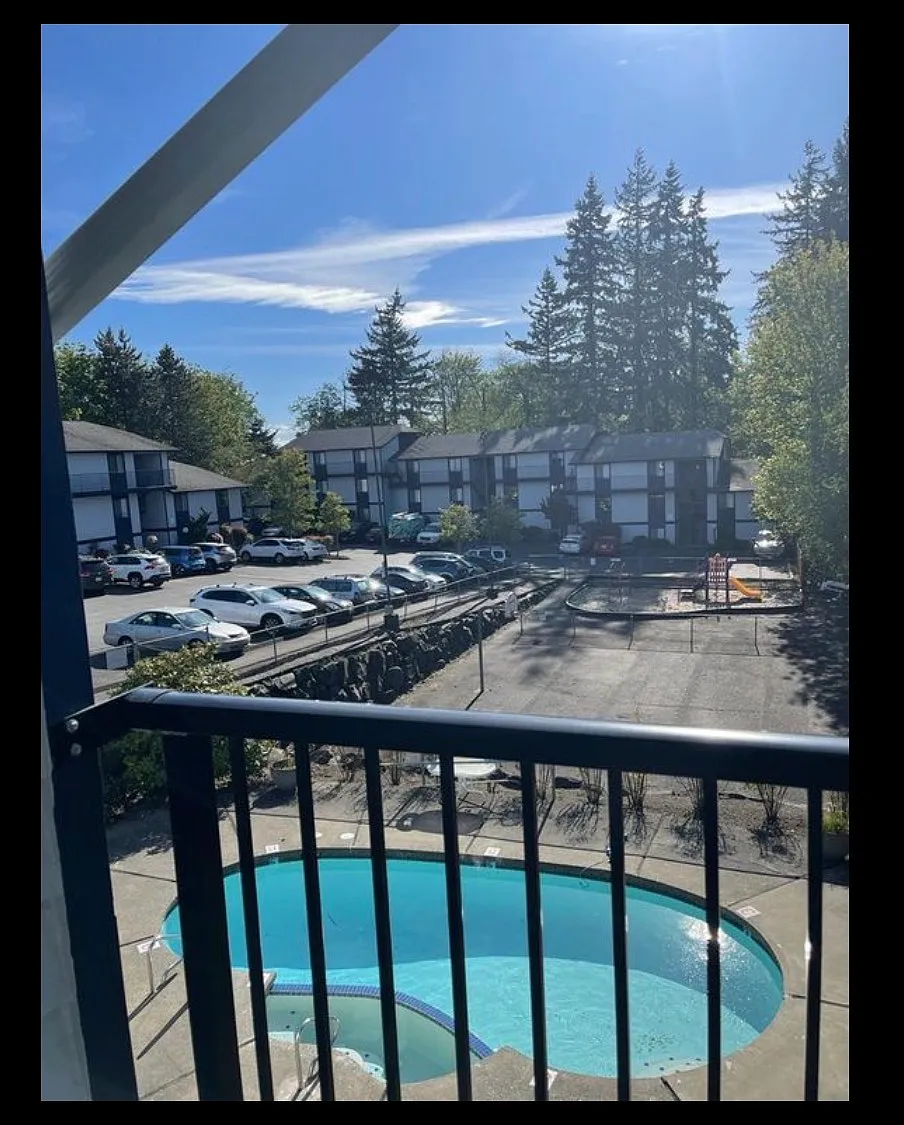 2 bed, 1041 sqft, $2,200 — Photo 2