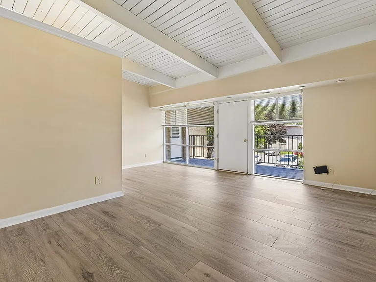 4901 Americana Dr — Photo 10