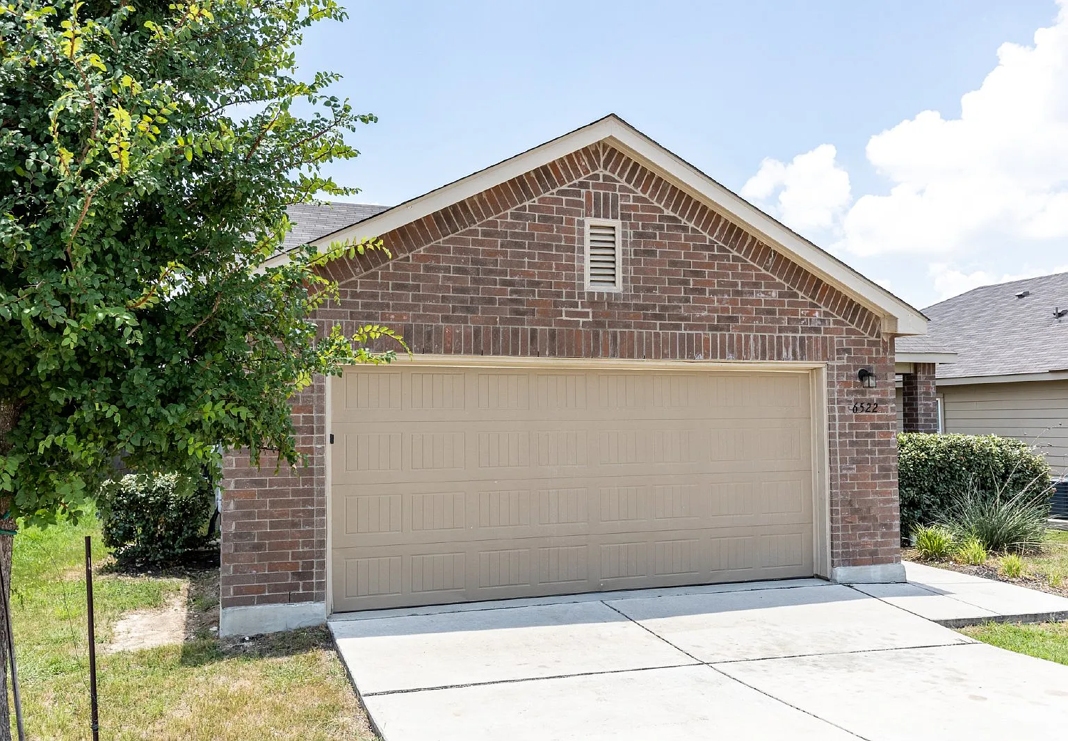 3 bed, 2.0 bath, 1069 sqft, $1,550 — Photo 2