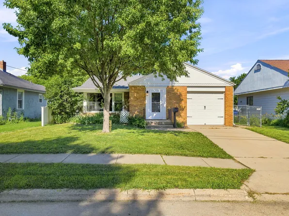 1043 State St, Ottawa, IL 61350