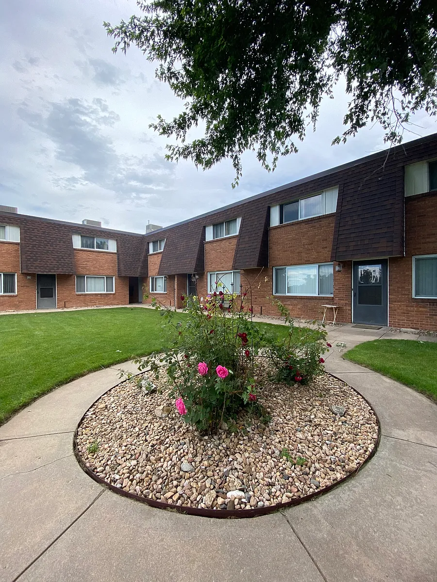 Shared front garden space - 2128 28th Avenue Ct #3