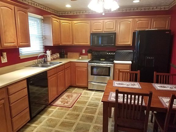 5th image of 3498 River Park Dr