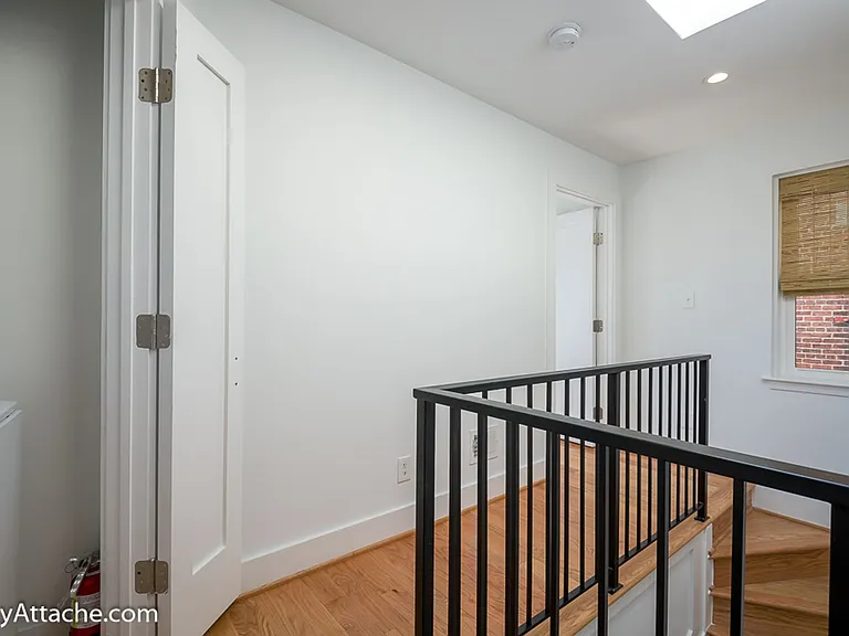 631 Constitution Ave NE — Photo 10