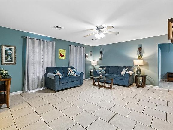 4th image of 2212 Fable St
