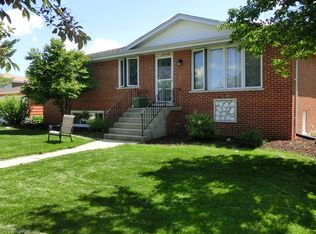 16449 Horseshoe Dr, Tinley Park, IL 60487