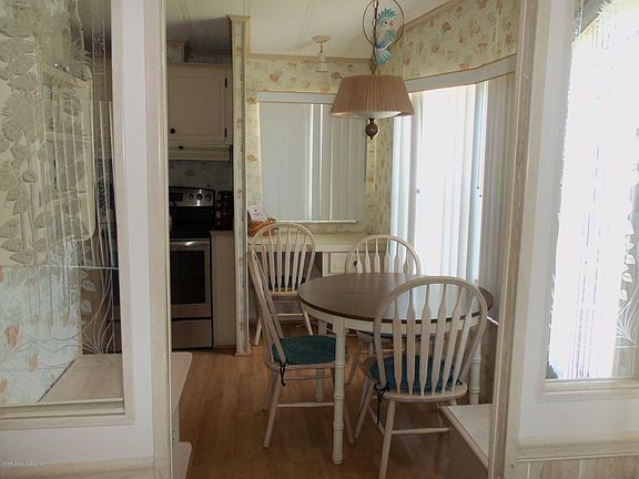 4th image of 329 Loquat Dr