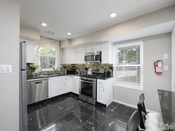 3 Florida Grove Rd #1, Keasbey, NJ 08832