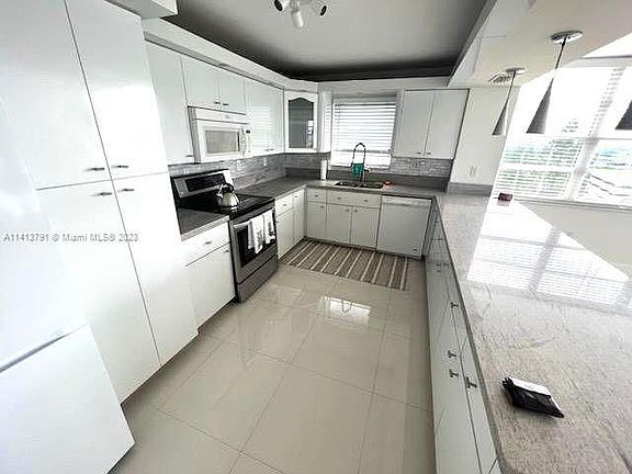 4th image of 2780 NE 183rd St APT 1101