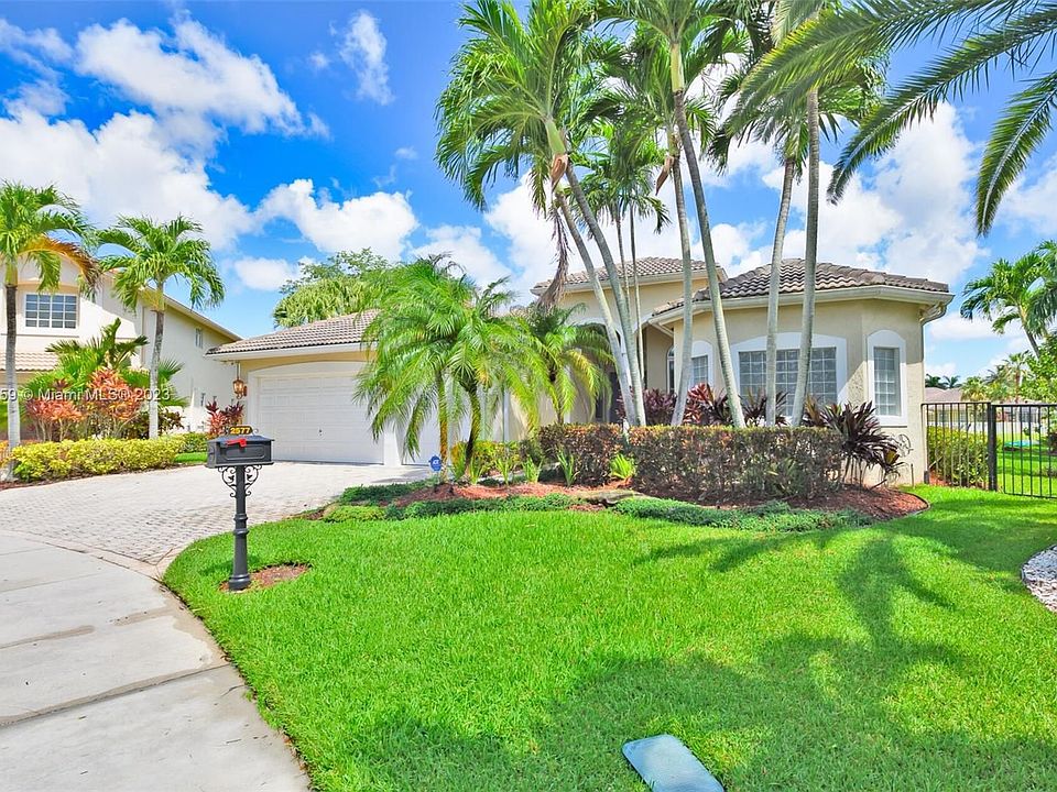 1st image of 2577 Jardin Pl