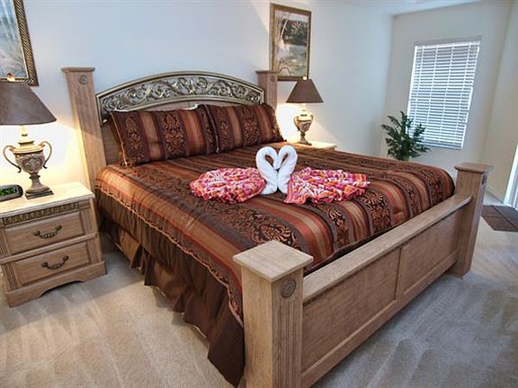 orlando-king-master-bed