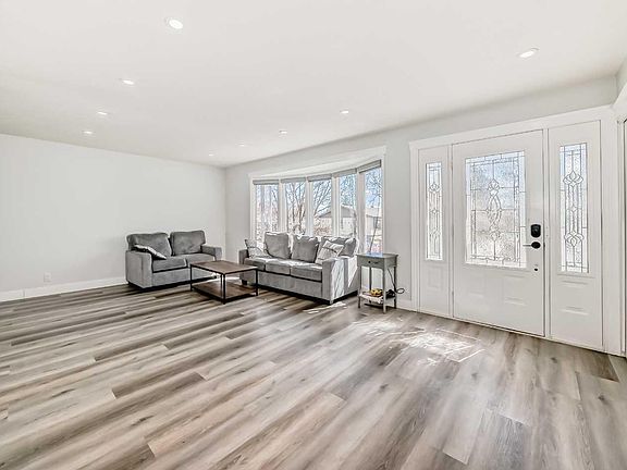 3rd image of 204 Whiteview Close NE