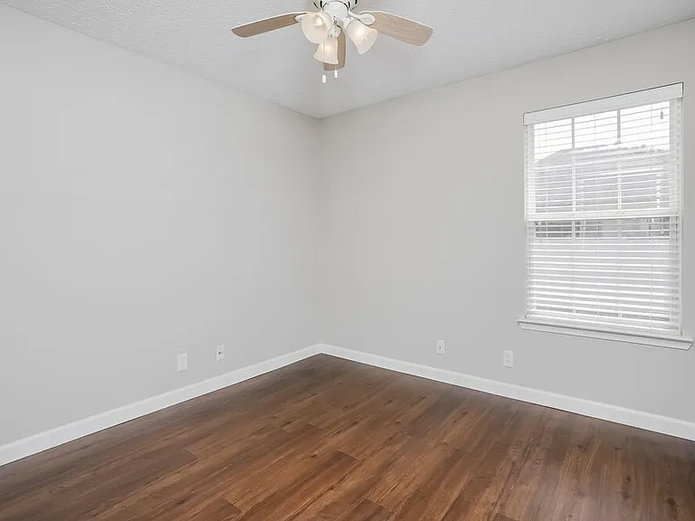 3327 Velvet Ct — Photo 14