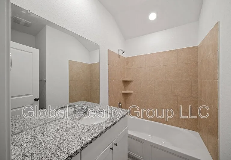9105 Navarro Vis — Photo 13