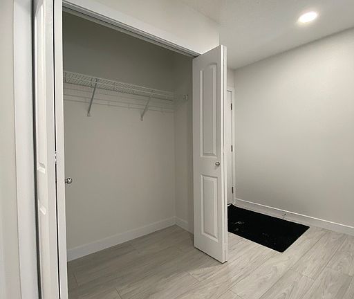 4th image of 5119 Lark Cres NW