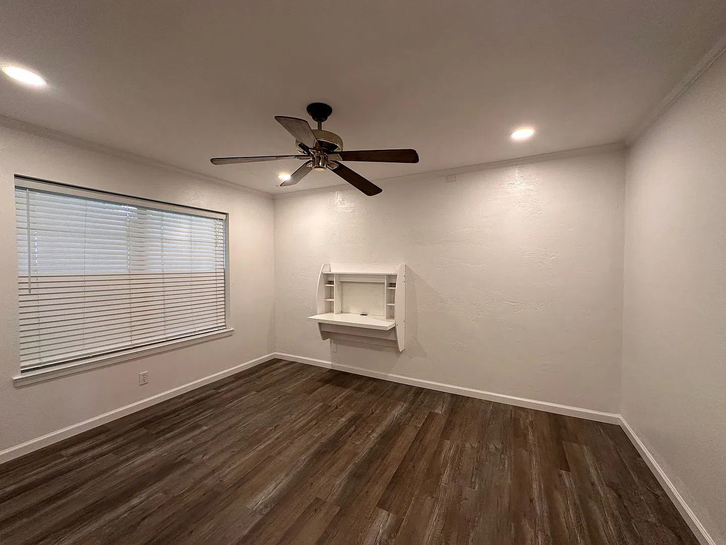 Amazing 4 bedroom home on the edge of town with room to roam — Photo 3