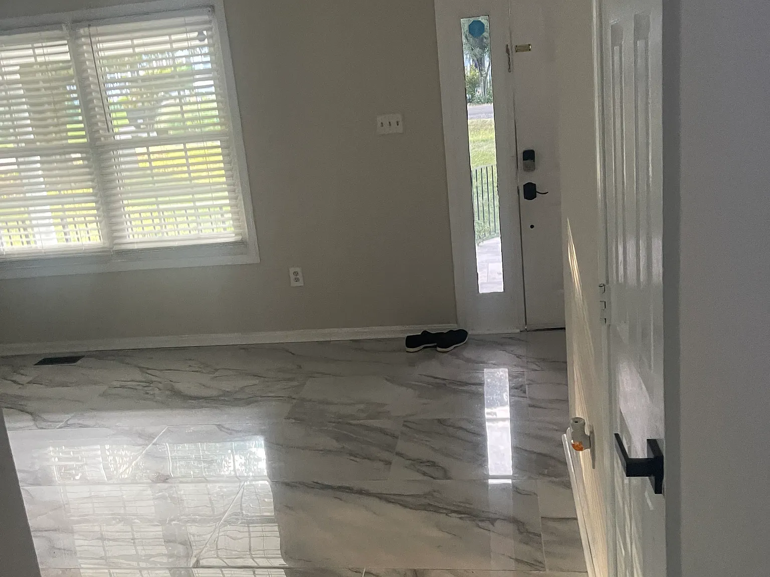 3 bed, 2.5 bath, 1600 sqft, $2,900 — Photo 2