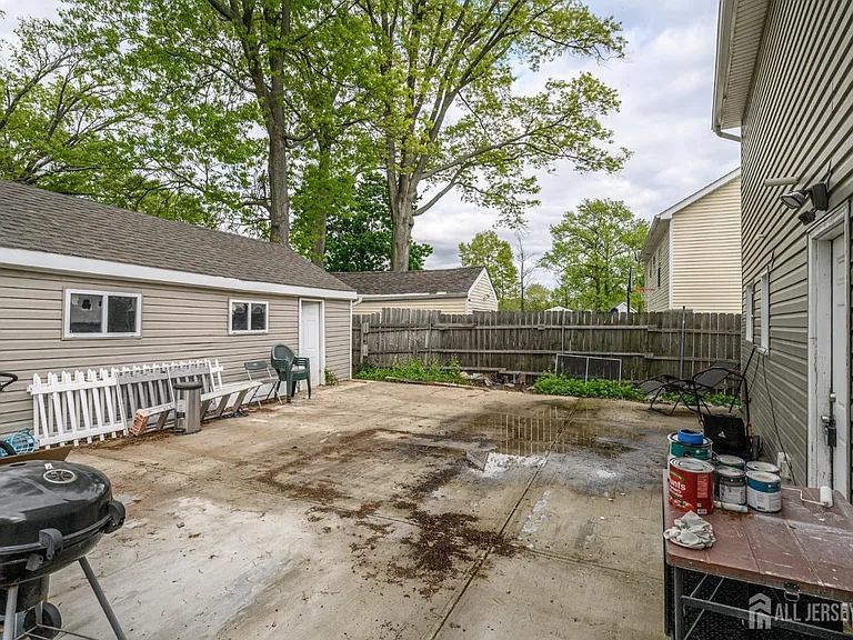 438 Belgrade St — Photo 31