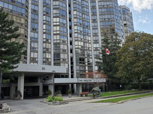 10 Kenneth Ave #301, Toronto, ON M2N 6K6