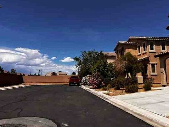 Exterior Neighborhood (street photo)