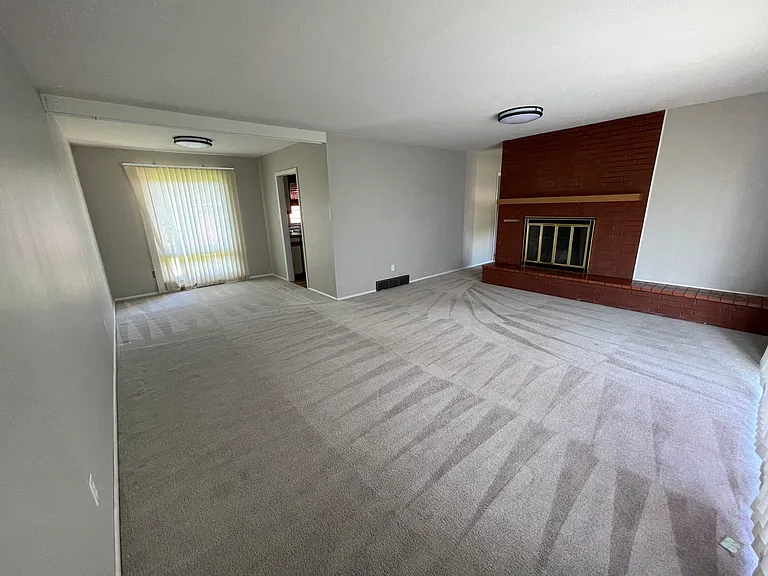 153 Riverview Dr E — Photo 2