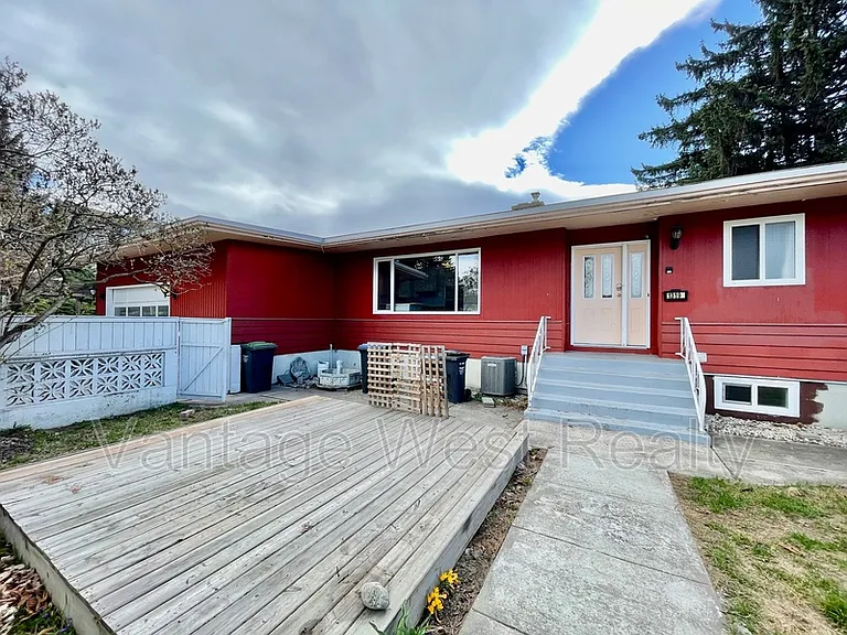 1319 Kelglen Cres #A — Photo 40