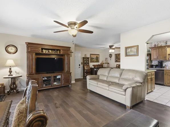 120 Wilshire Drive #14, Hollister, MO 65672