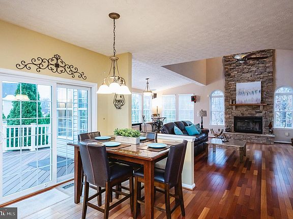 4th image of 1405 Hilscher Ct