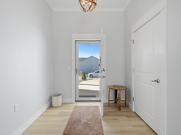 4th image of 602 Fox Hollow Rd