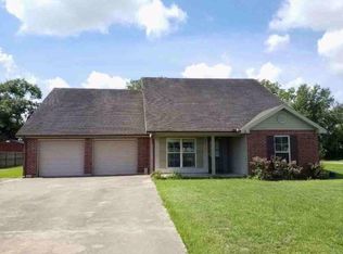 902 Dorothy St, Iowa, LA 70647