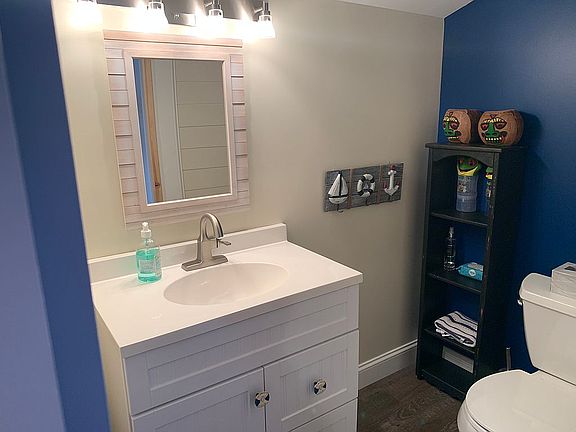 Upstairs Bedroom 5 bath 