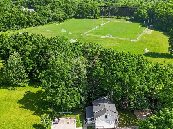77 Pearl St E, Saint Thomas, ON N5P 2P6