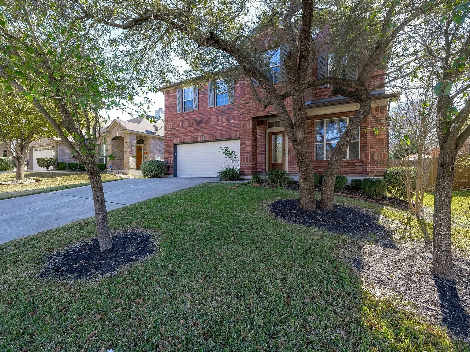 3 bed, 2.5 bath, 2327 sqft, $2,299 — Photo 2