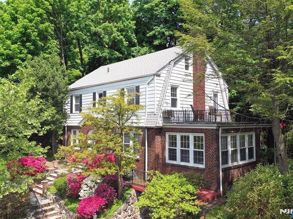 85 Paulin Blvd, Leonia, NJ 07605