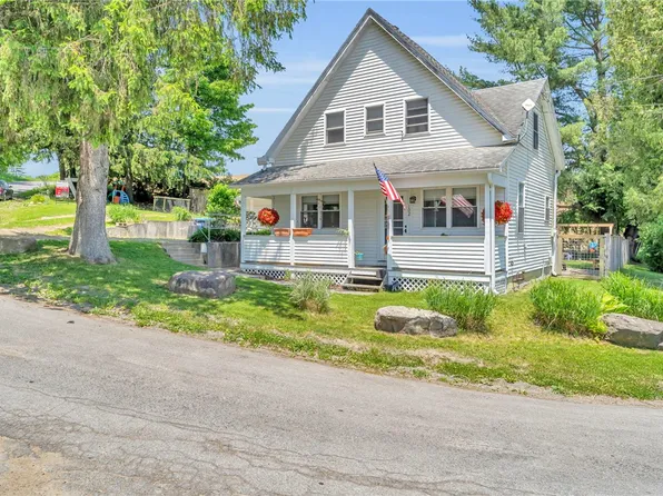 102 Lougheed Rd, Oneonta, NY 13820