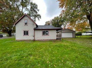 903 Clinton St, Algonac, MI 48001