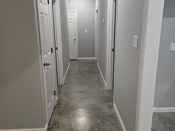 4th image of 460 Magnolia Cir