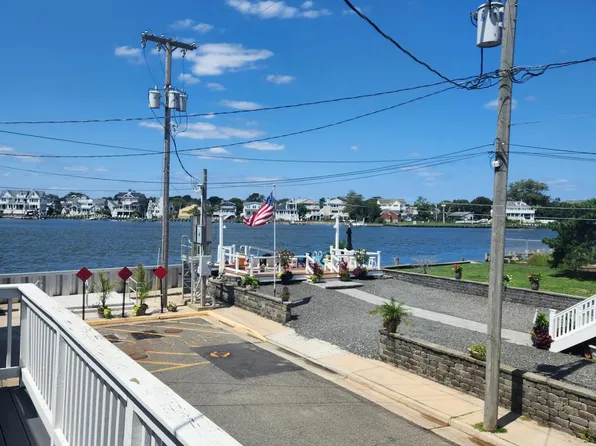 32 Beach St, Sea Bright, NJ 07760
