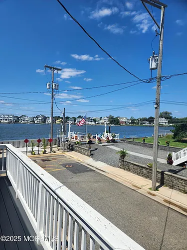 32 Beach St Photo 1