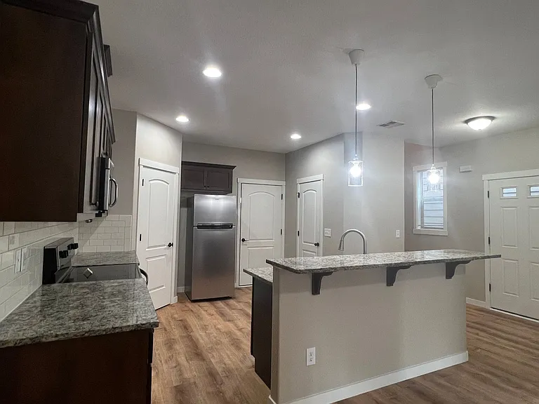 2641 NE 130th Ct — Photo 6