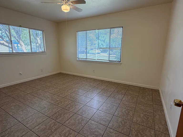 2038 E Ashlan Ave — Photo 20
