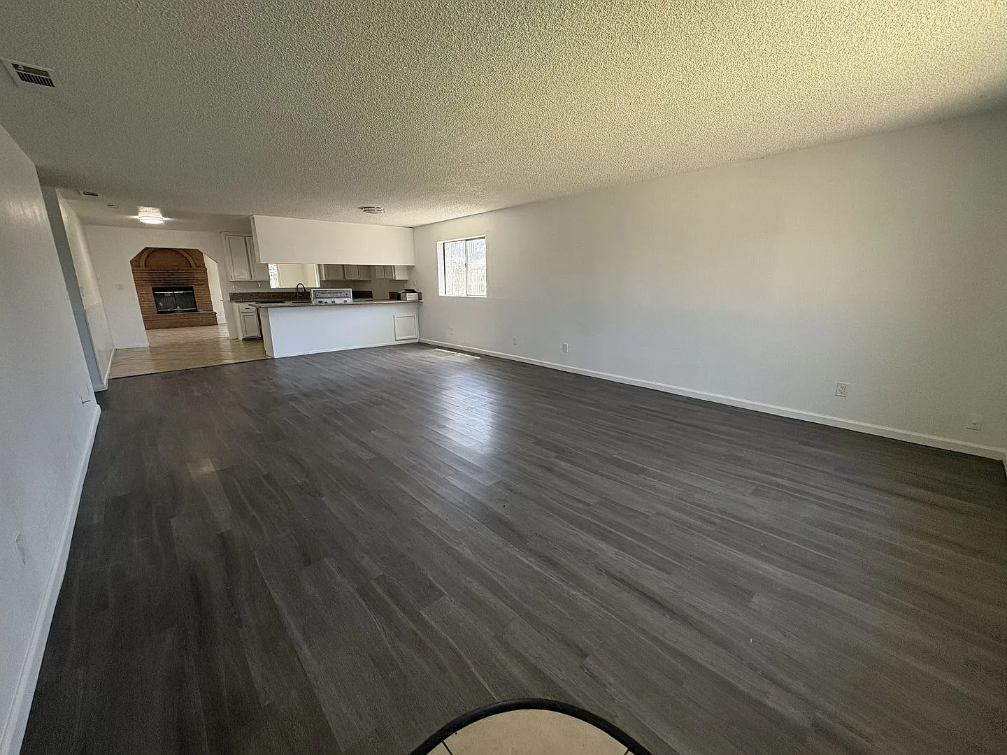 Large Living Area, rear yard has RV Access! — Photo 2