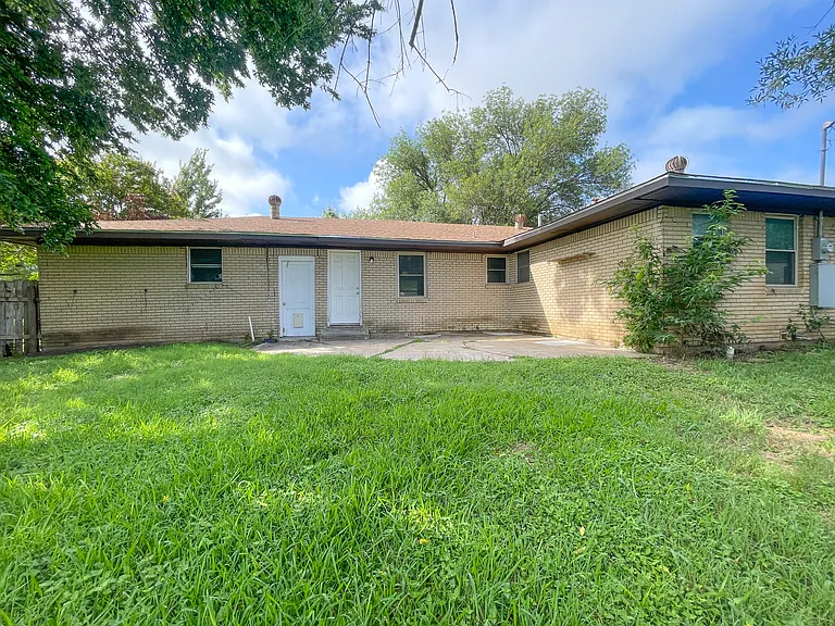 110 E San Benito Dr — Photo 24