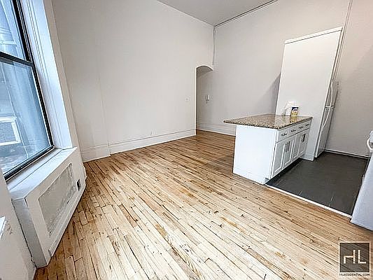 2nd image of 251 W 72nd St #3