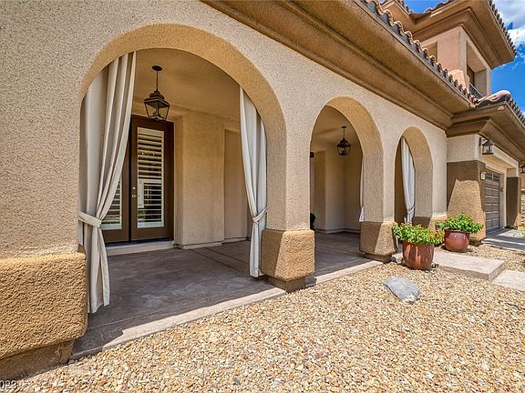 3rd image of 935 Serena Veneda Ln