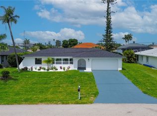1422 SE 23rd Pl, Cape Coral, FL 33990