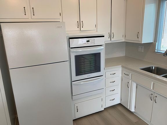 2nd image of 1415 Barry Ave #9