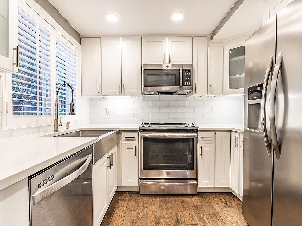 1st image of 10911 NE 37th Pl APT 4