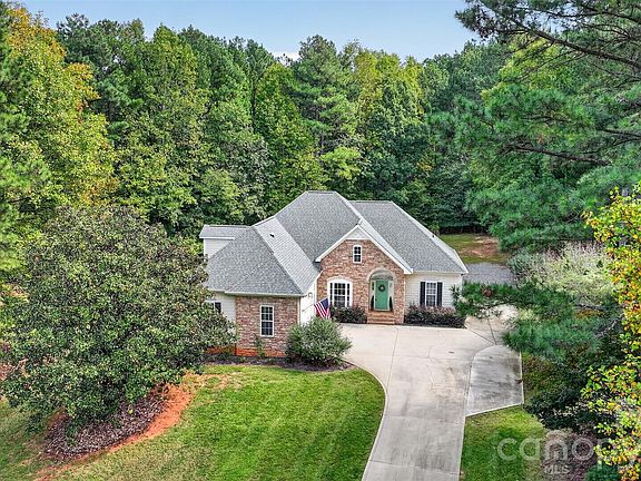2nd image of 122 Maple View Dr