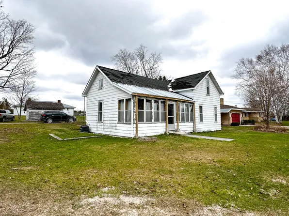W11664 Lake St, Naubinway, MI 49762